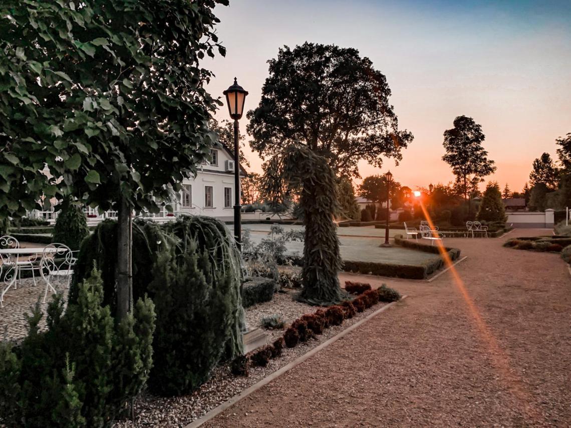 Hotel Przy Dworze Leśna Podlaska Exterior foto
