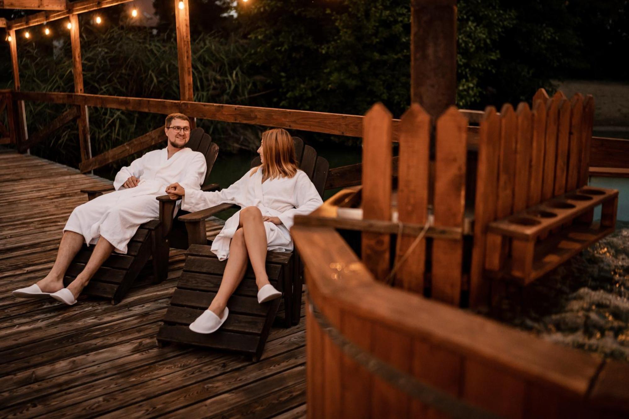 Hotel Przy Dworze Leśna Podlaska Exterior foto