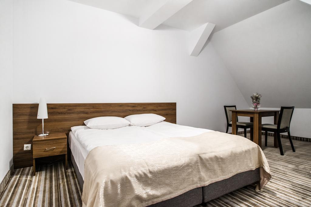Hotel Przy Dworze Leśna Podlaska Habitación foto